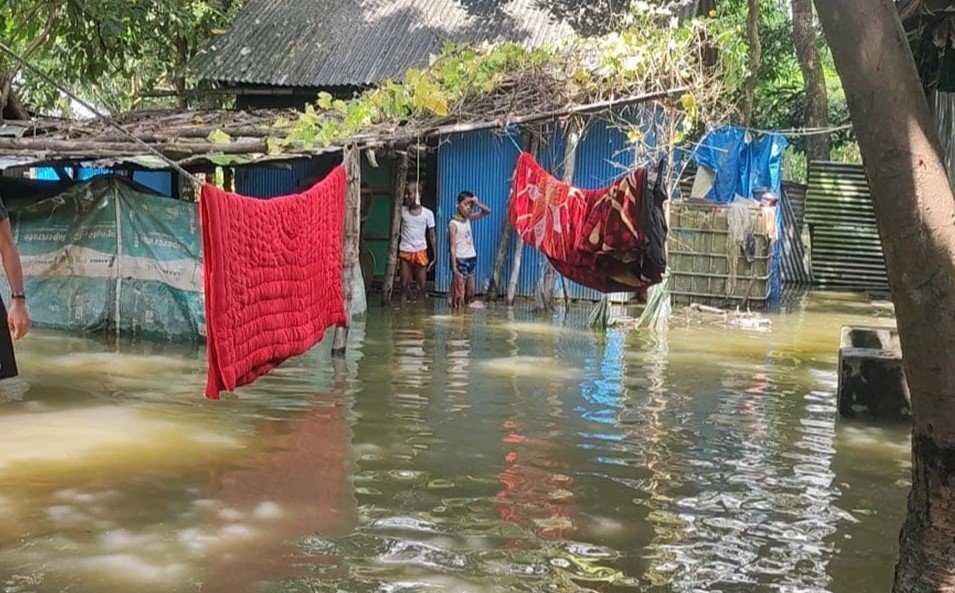 বন্যায় মৃত্যুর সংখ্যা বেড়ে ২৮